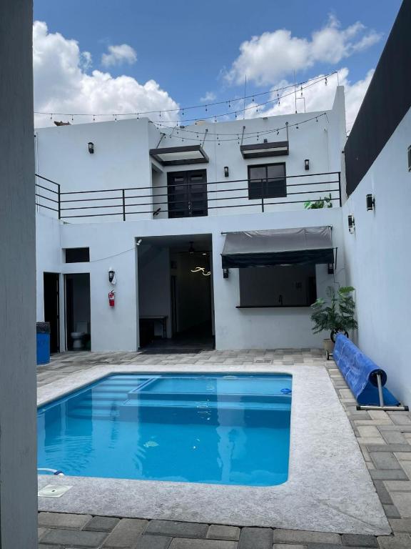 Casa Mundial 2026 for 20 people, 13 miles from Akron - 2