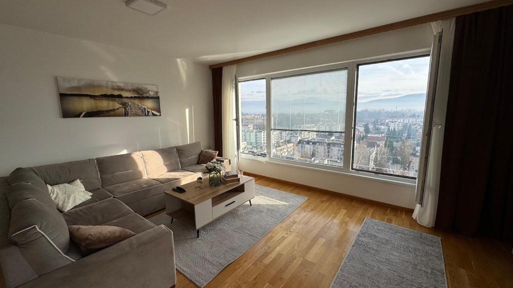Large & Comfortable place4you Sarajevo apartment - 1