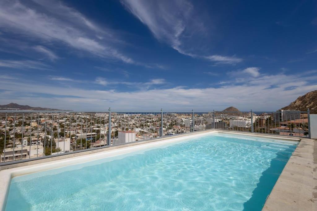 Dog-friendly hotel suite with ocean-view rooftop infinity pool, central AC & gym - 3