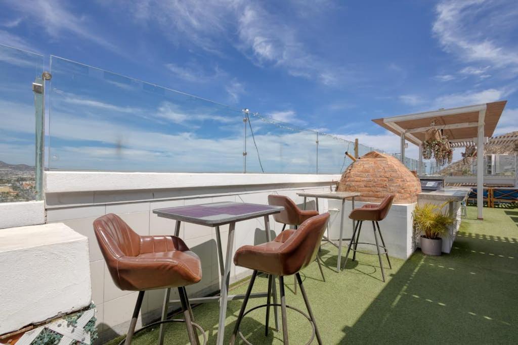 Dog-friendly hotel suite with ocean-view rooftop infinity pool, central AC & gym - 5