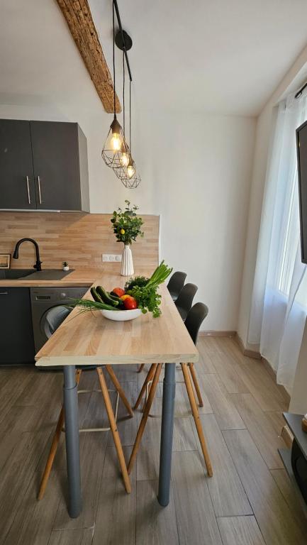 Au centre de Sanary, à 50m du port dans une magnifique rue pietonne - 4