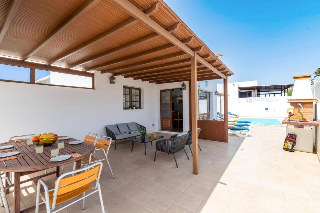 Villa Breezes by Villa Plus - 3