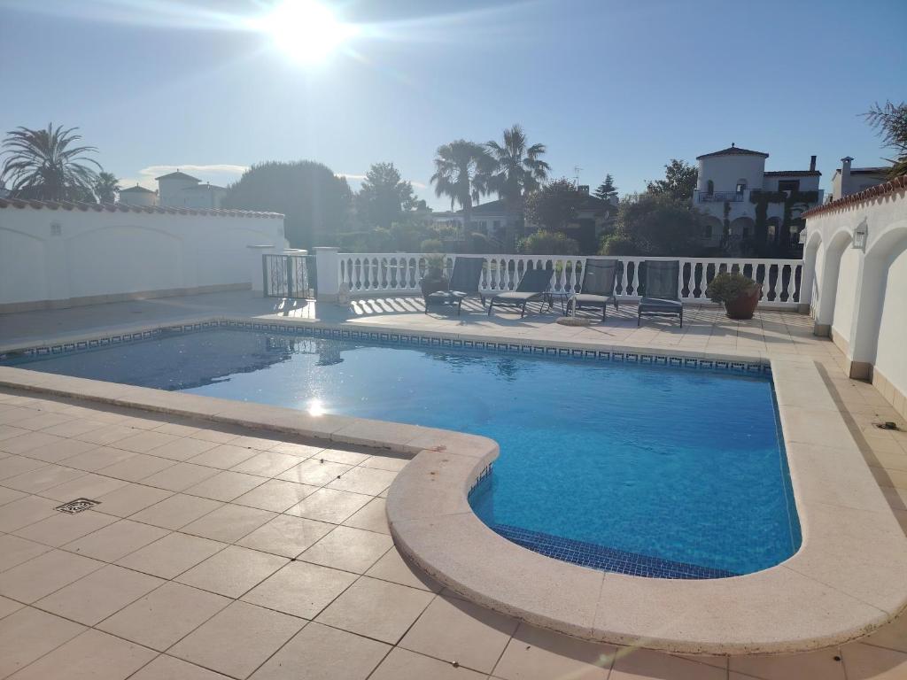 Belle villa de plain pied avec amarre 12,5 m - 2