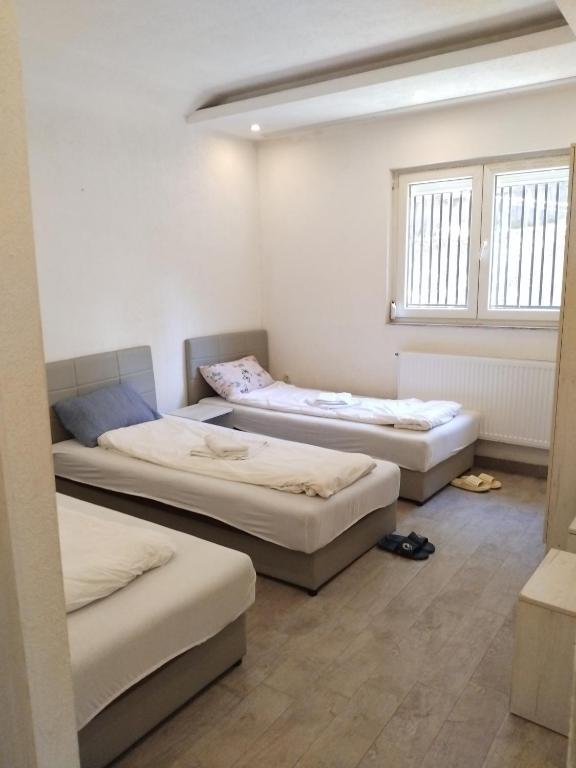 Garden hotel 4 - 1