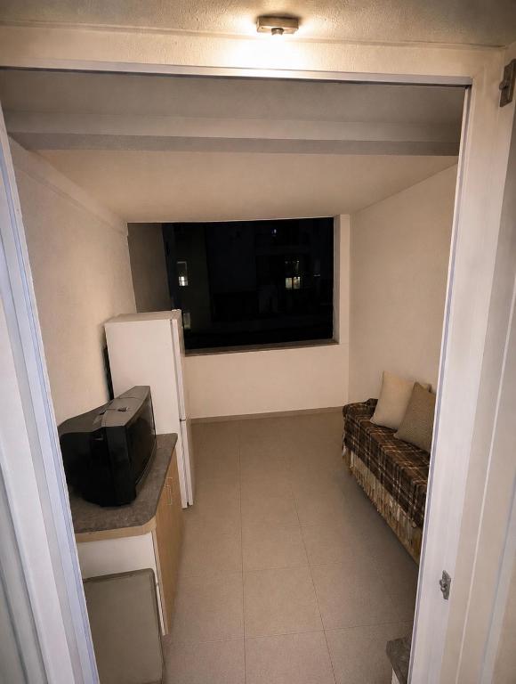 3 Room Apartment near Center in Zvezdara - 2