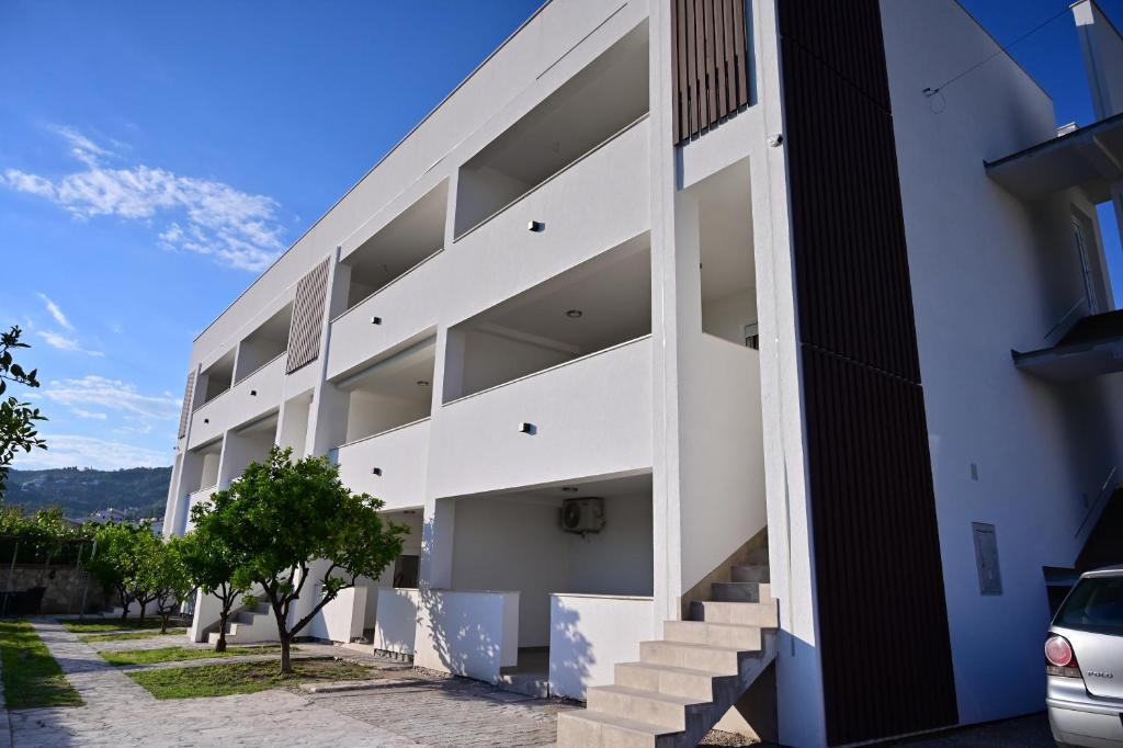 Apartments Gajić with Private Free Parking - New & Modern - 1