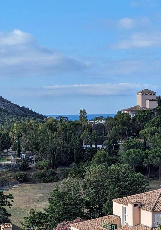 Village Cap Esterel, P2 face golf et mer - 3