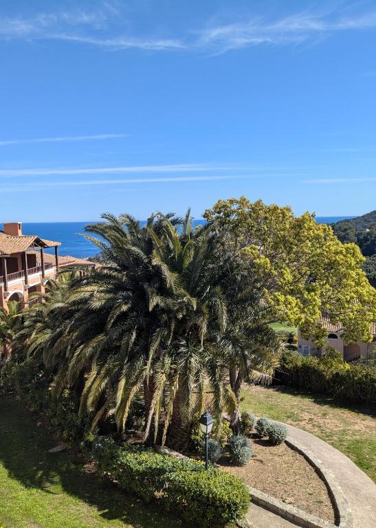 Village Cap Esterel, P2 face golf et mer - 2