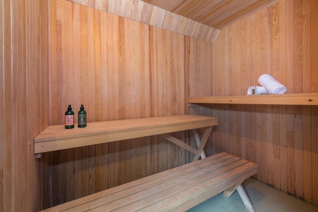 MontBlanc Alpine Ski & Sauna Retreat - Happy Rentals - 2