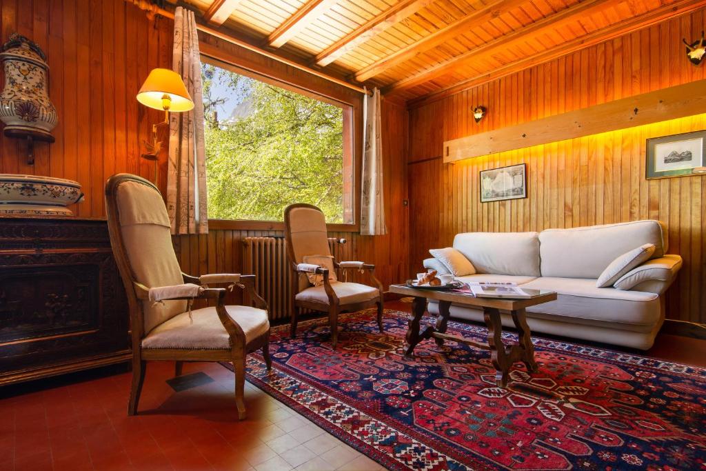 MontBlanc Alpine Ski & Sauna Retreat - Happy Rentals - 3