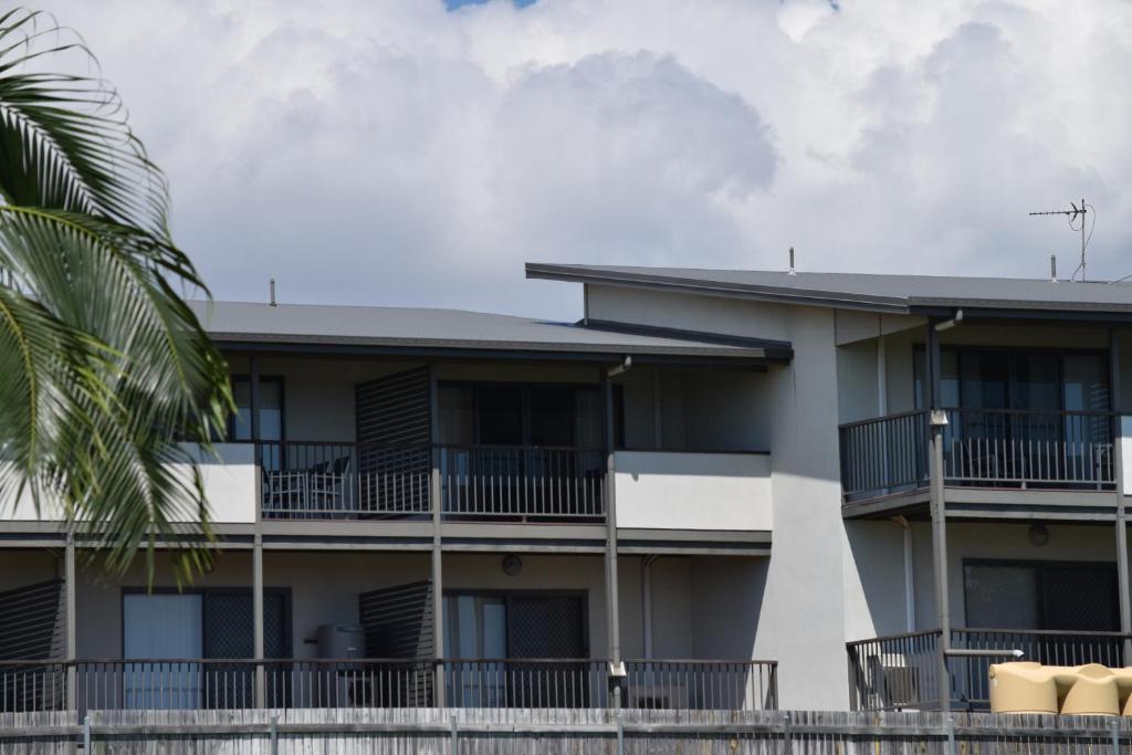 Gladstone Heights Executive Apartments photo