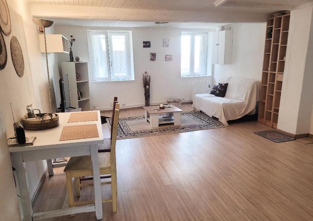 MIA CASA Charmant T2 cosy au cœur de Vienne-2 à 4 voyageurs - 2