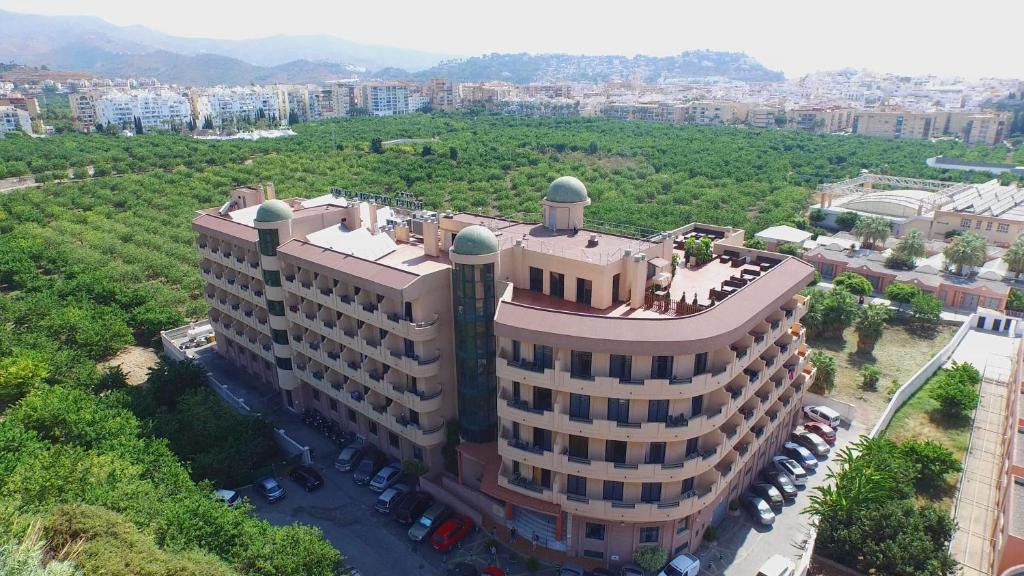 Hotel Victoria Playa — Hotel building in Almunecar, Andalusia