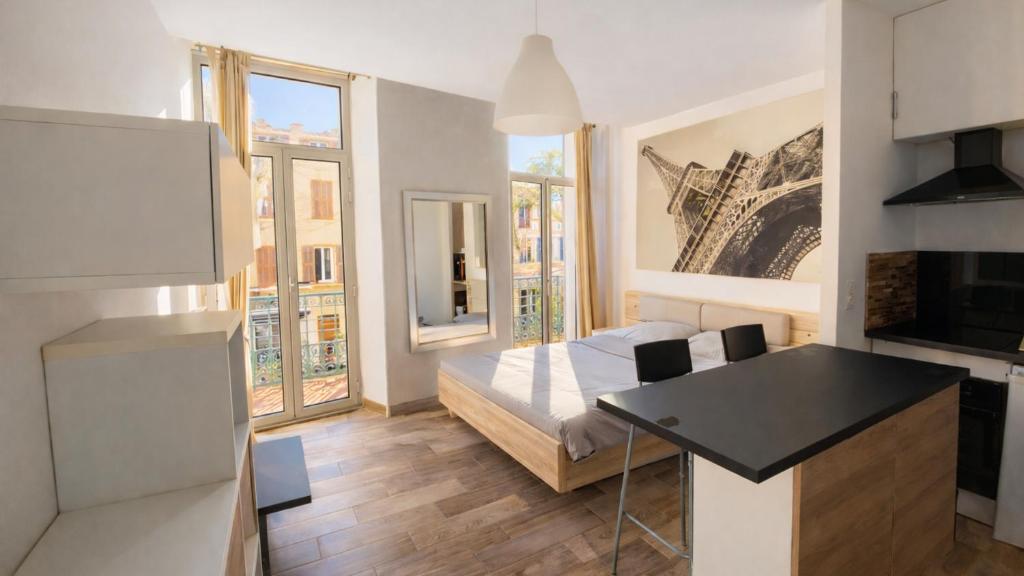 Studio lumineux avec balcon à Hyères - 1