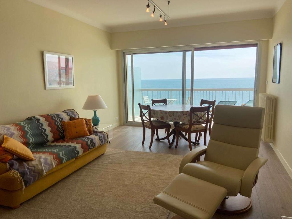 Appartement traversant T2 - Face mer et à proximité des commerces - LA BAULE - LB440-032 - 3
