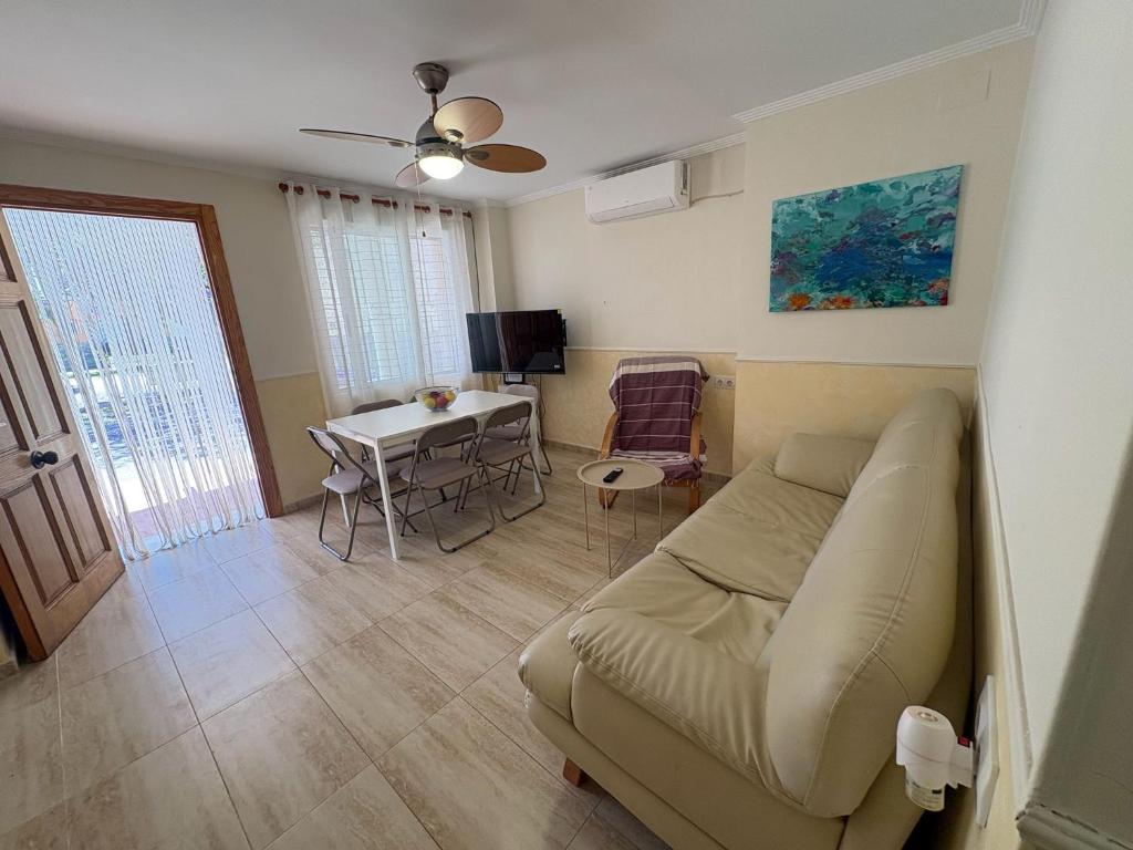 3-Bedroom Apartment with Terrace - 150m from Playa Lisa - 2