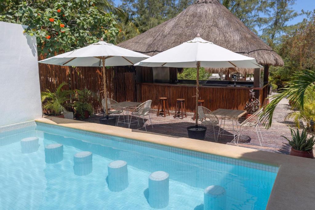 Swimming pool
