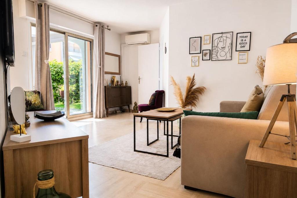 Sleeps 4 - Garage - Swimming Pool - AC - Garden - 1