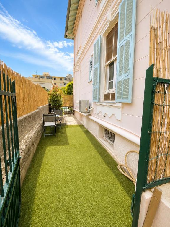 Studio with private garden in St Laurent du Var - 2