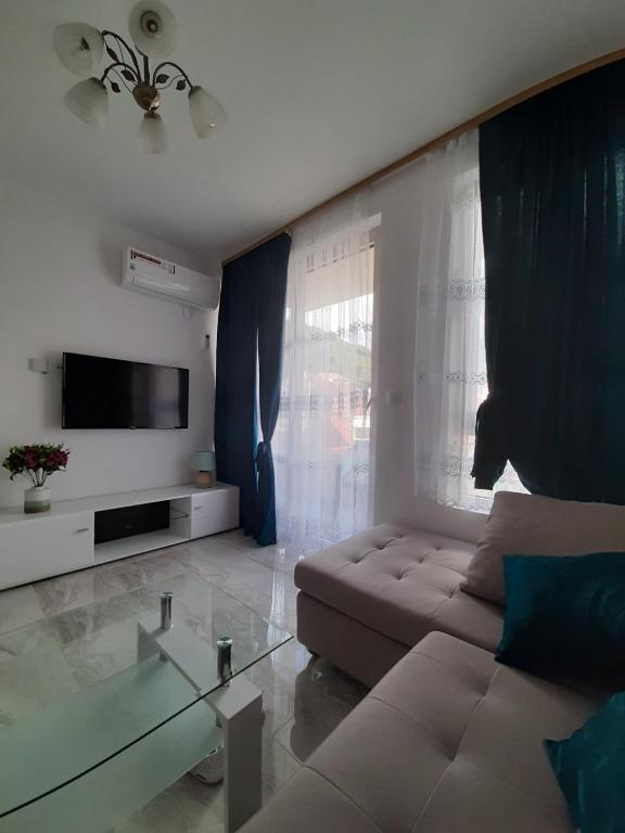 Atina Budva - 4