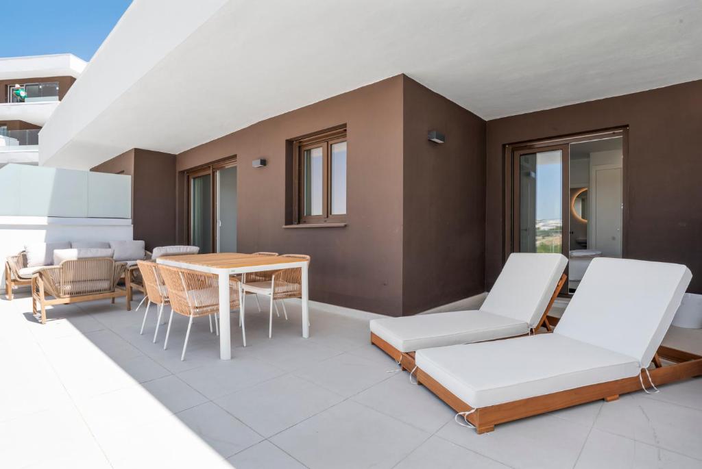 2BR Penthouse with Spacious Terrace - 5