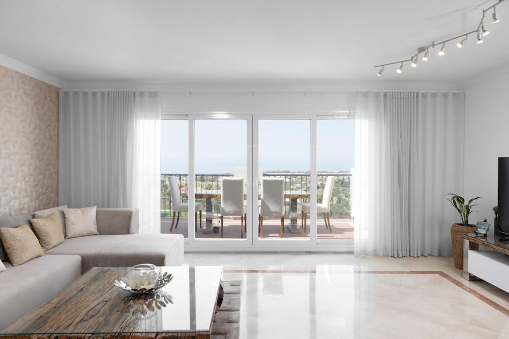 Lovely two bedroom apartment with panoramic sea views - 4