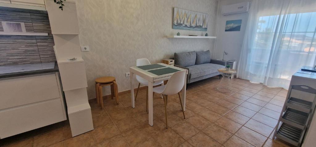 1 Bedroom apartment on the coast - 4