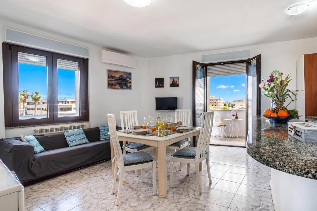 Happy Grey House - Happy Rentals - 1