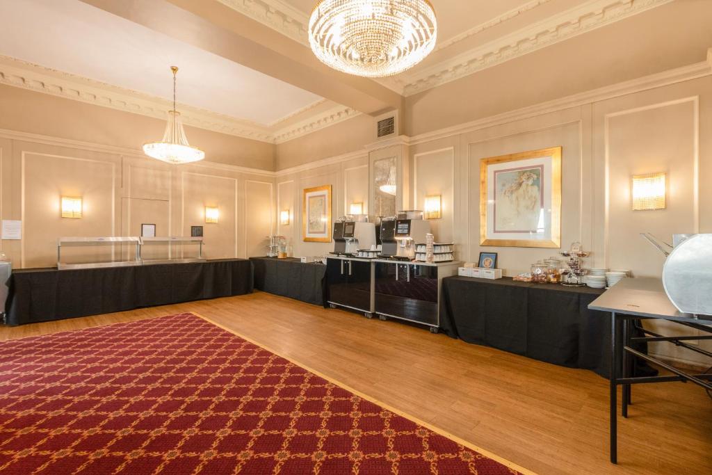 Banquet hall