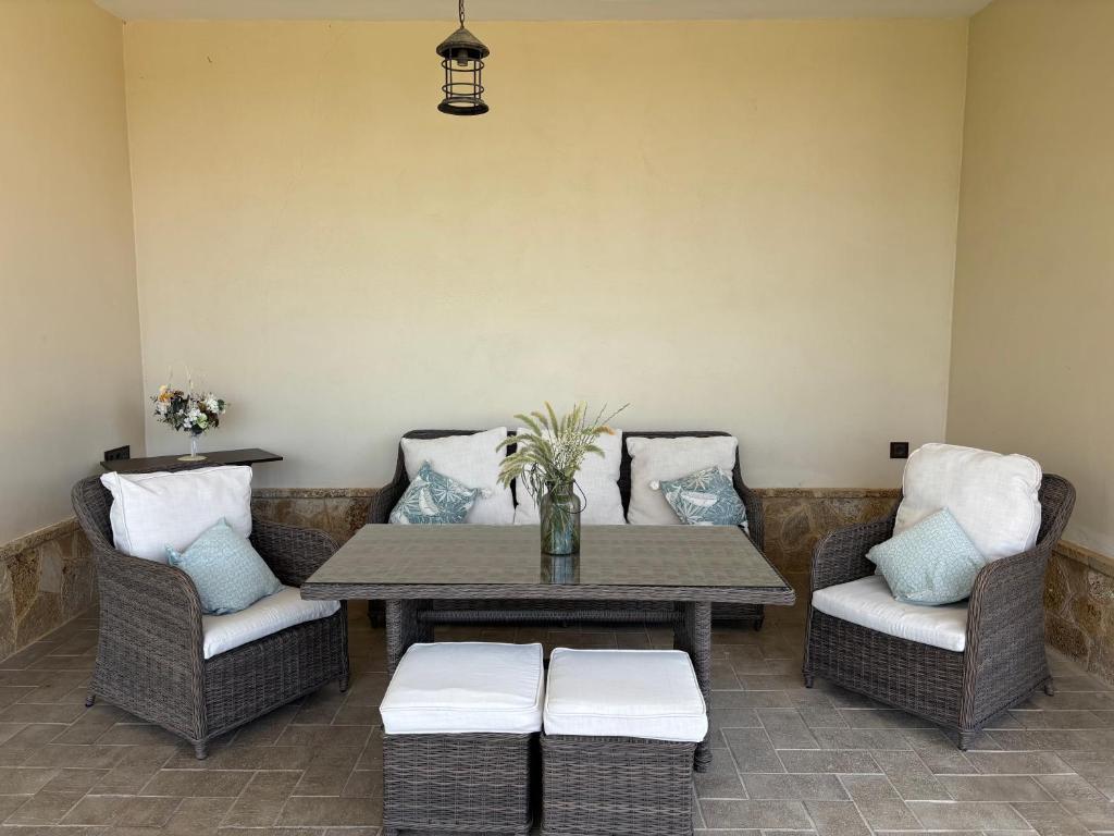 AMPLIO CHALET CON PISCINA y JARDÍN PRIVADO EN EL CORAZÓN DE LA BAHÍA DE CÁDIZ - 3