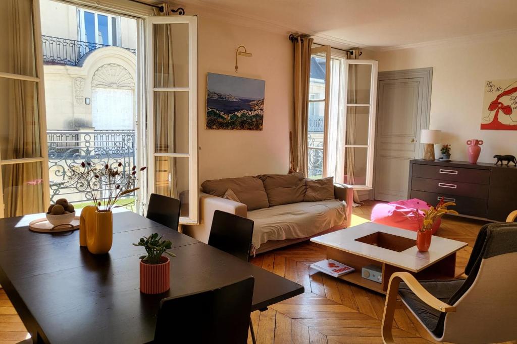 South Balcony Apt - Champs-Élysées - 2