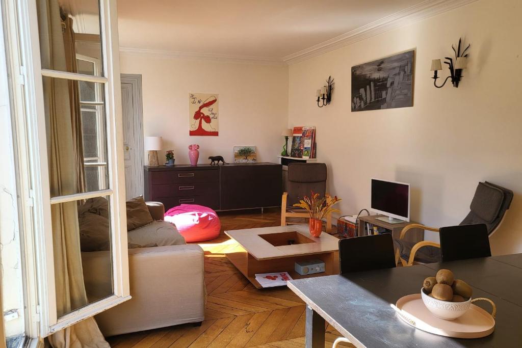 South Balcony Apt - Champs-Élysées - 3