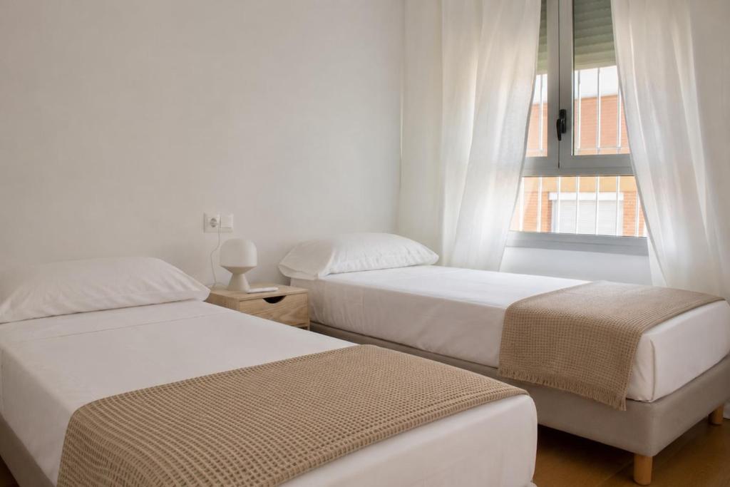 Spacious house in El Campello with a terrace and pool - 3