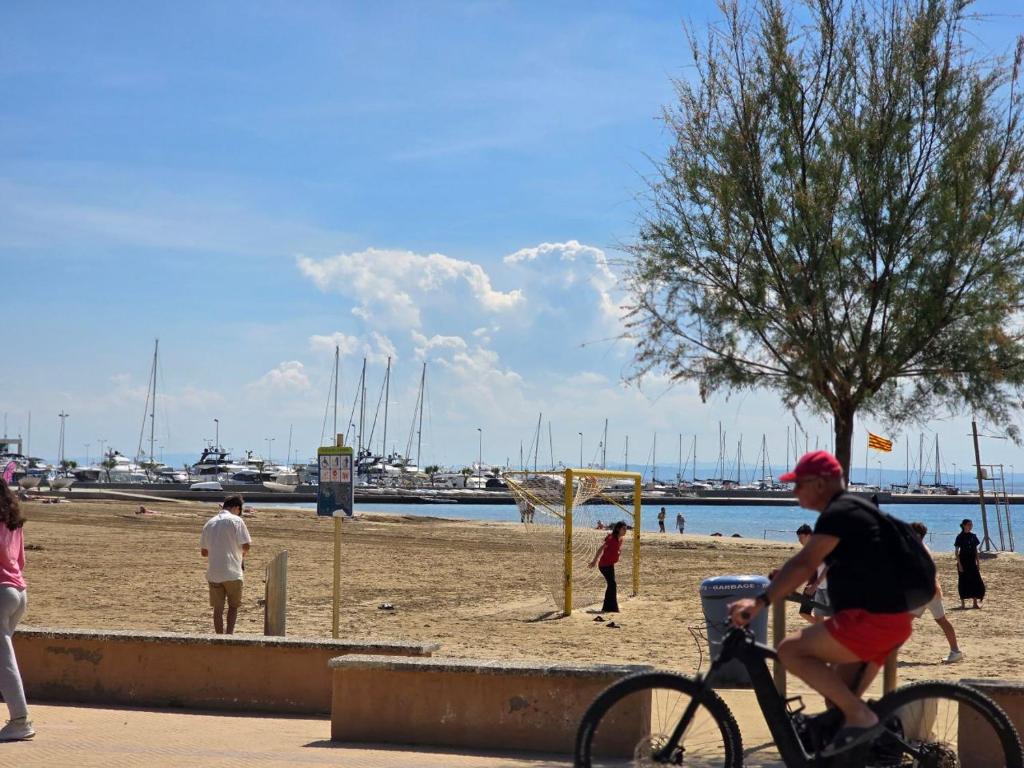 3-Bedroom Family Apartment Beach & Restaurants - 4