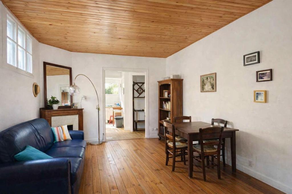 Bright house with terrace and garden - 2
