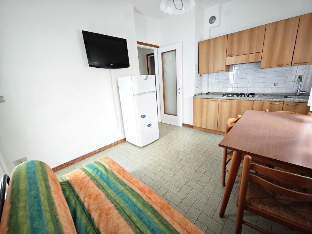 Charming first-floor beachside accommodation - 1