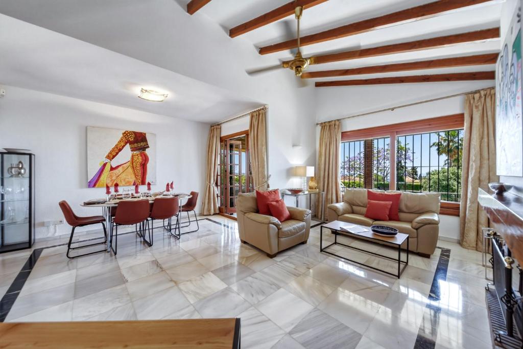 W12 Andalusian style villa with sea views - 4