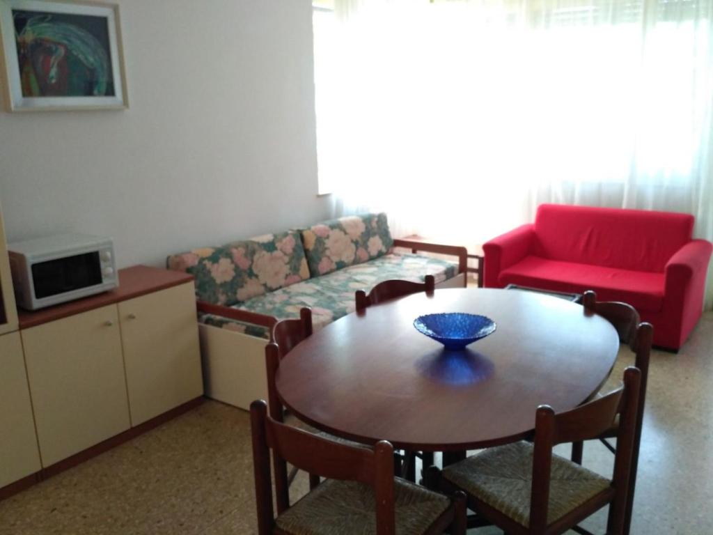 Spacious central flat perfect for groups - 2