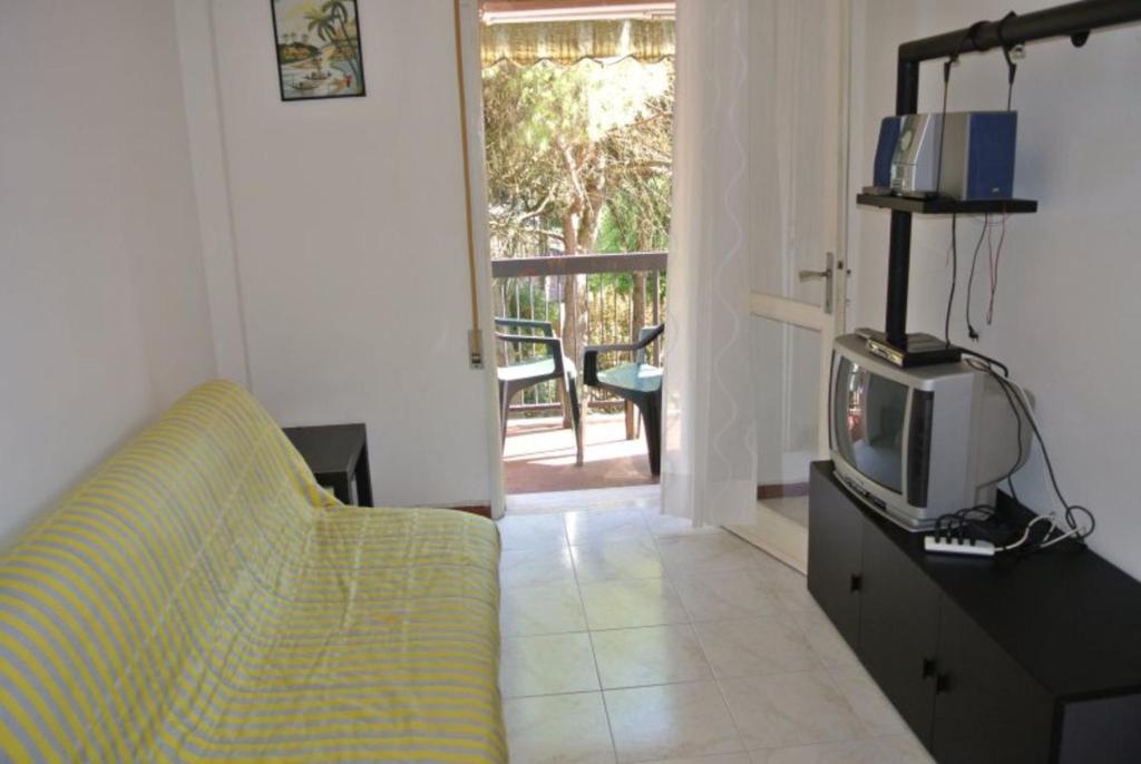 Beachside flat with balcony in a great area - 2
