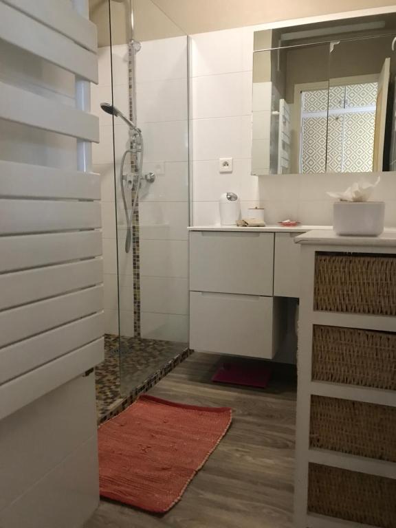 Bel appartement avec terrasse, piscine, parking privé et club de tennis, padel en sus - 4