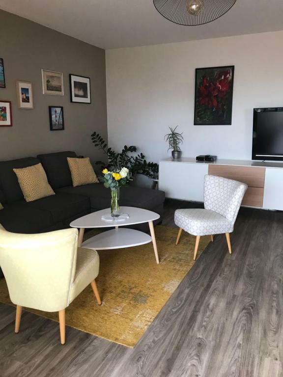 Bel appartement avec terrasse, piscine, parking privé et club de tennis, padel en sus - 3