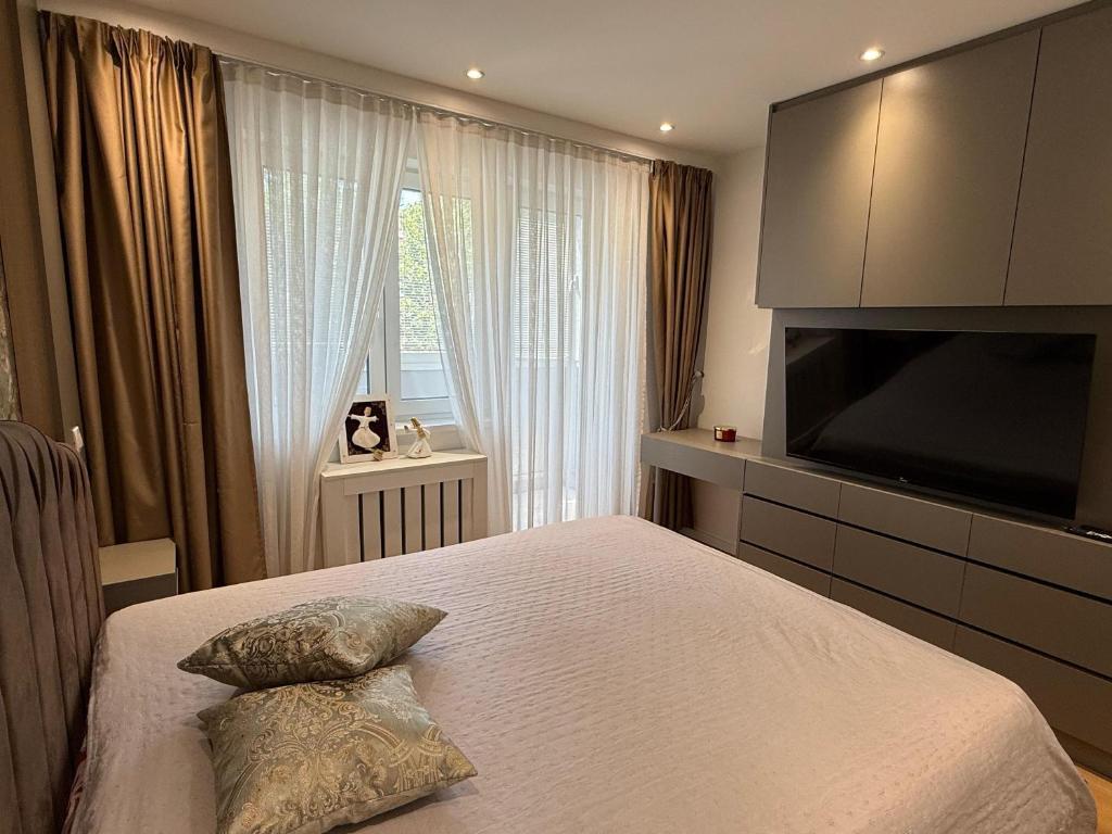 City Center Luxury Apartment - 3