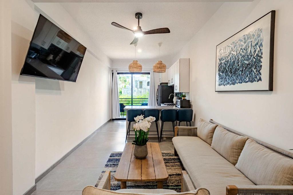 NEW 2BR Apartment Walk to Marina & Downtown - 1