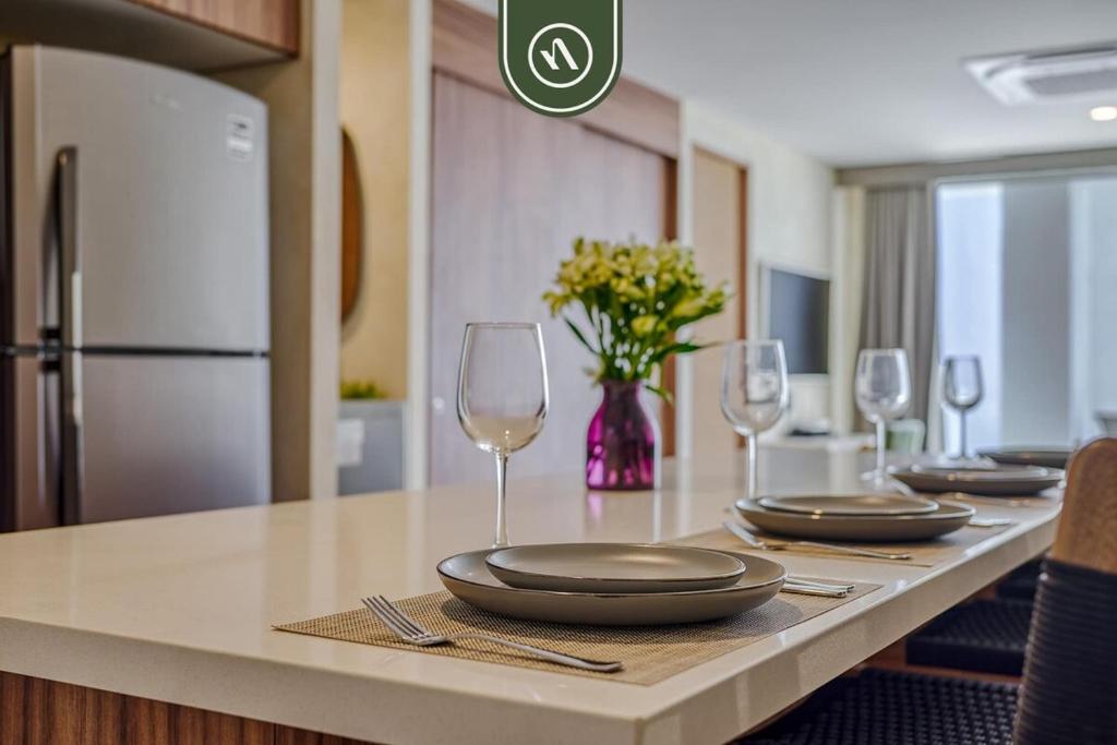 Luxury 2 BR Condo Near Beaches - Pools - Gym - 2