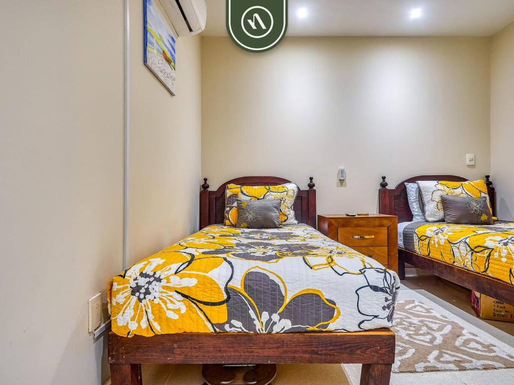 Oceanview 2 BR Condo - Beachclub - Pool - Ocean - 2