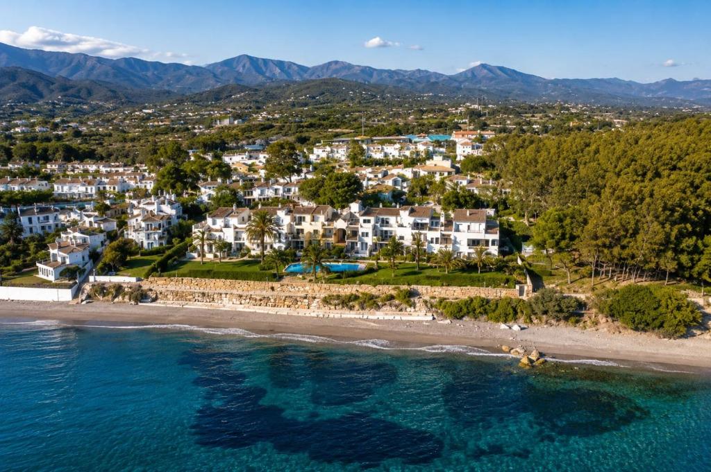 LGDA- E2 Adosado en Primera Línea de Playa con Piscina y Pádel - 3