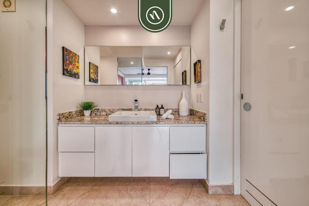 Stunning 2 BR Condo in Romantic Zone - Pool - 3