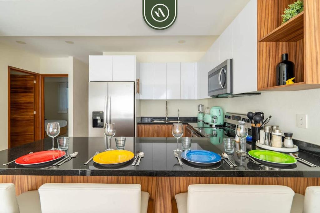 3BR Condo Right Next to the Beach - Pool - Palapa - 2