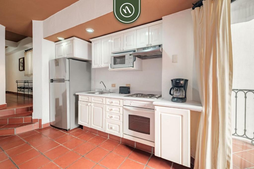 Amazing 1 BR Condo - Partial Oceanview - Pool - 5