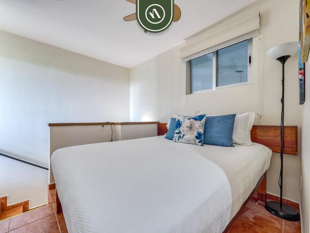 Beachfront 2BR Condo with Pool and Beachclub - 3